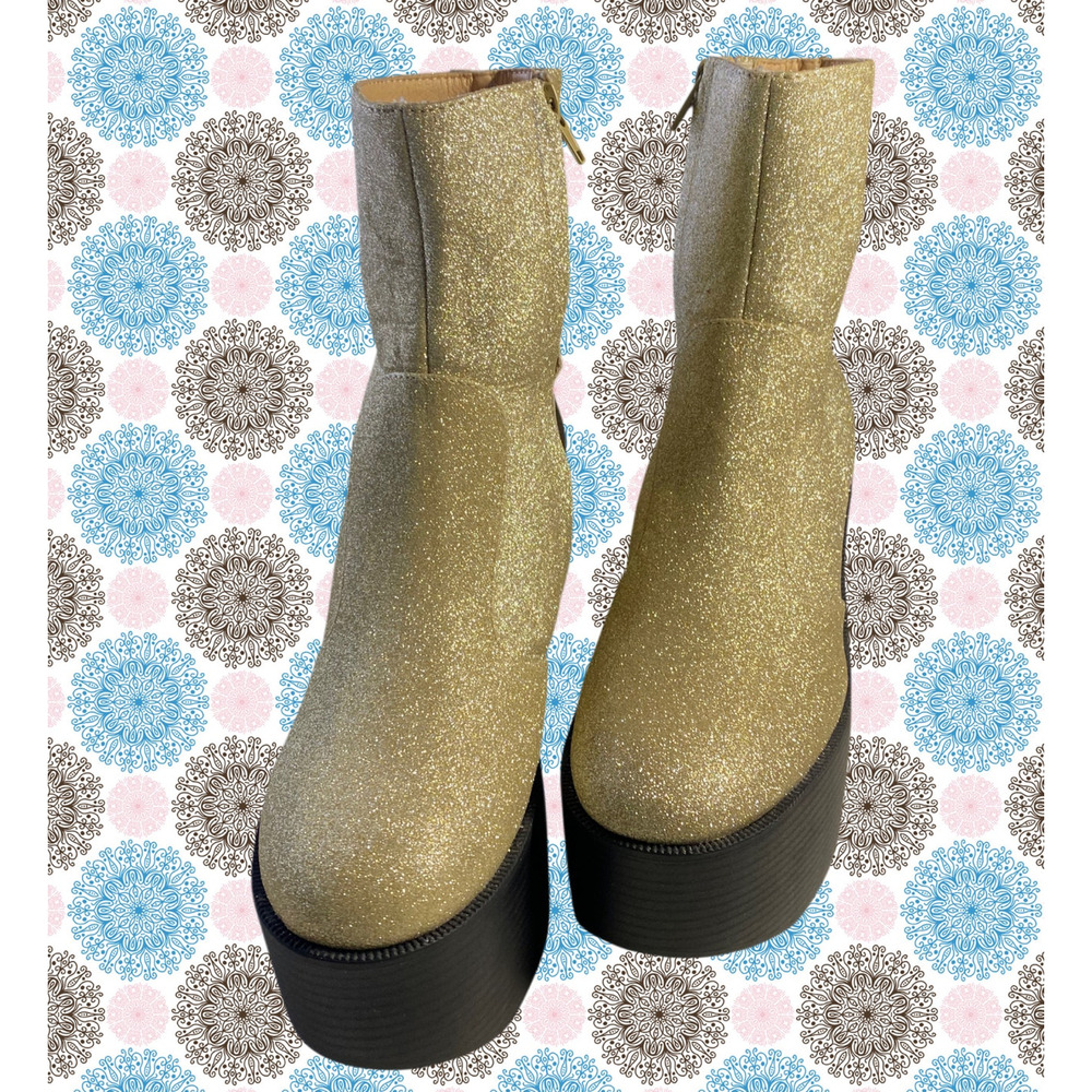 Retro Urban Outfitters Womens 7 Gold Metallic High Platform Cosplay Boots NWOT
